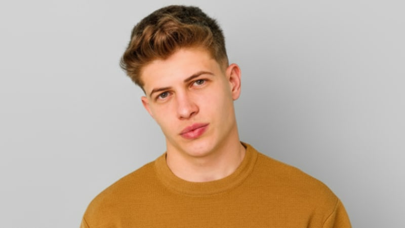 Kondomet gik i stykker Fyr med gul sweater