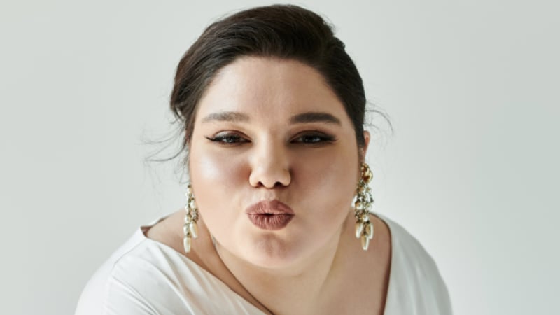 Ung pige der laver kyssemund